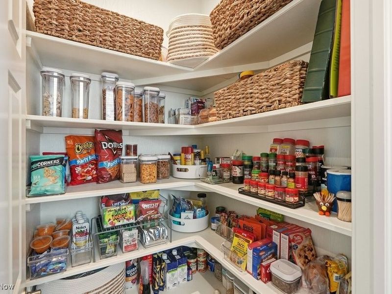 984 Hawkin Lane, Aurora, OH 44202 Photo 13