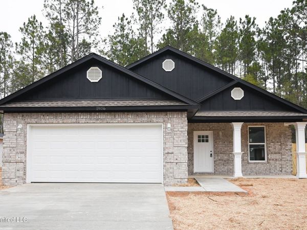 1906 Kingslea Drive, Gautier, MS 39553