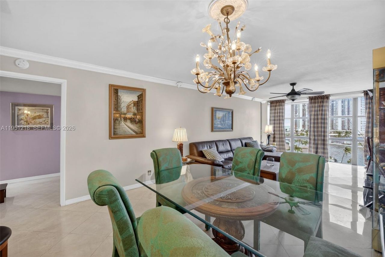 1000 Parkview Dr, Unit 806, Hallandale Beach, FL 33009 Photo