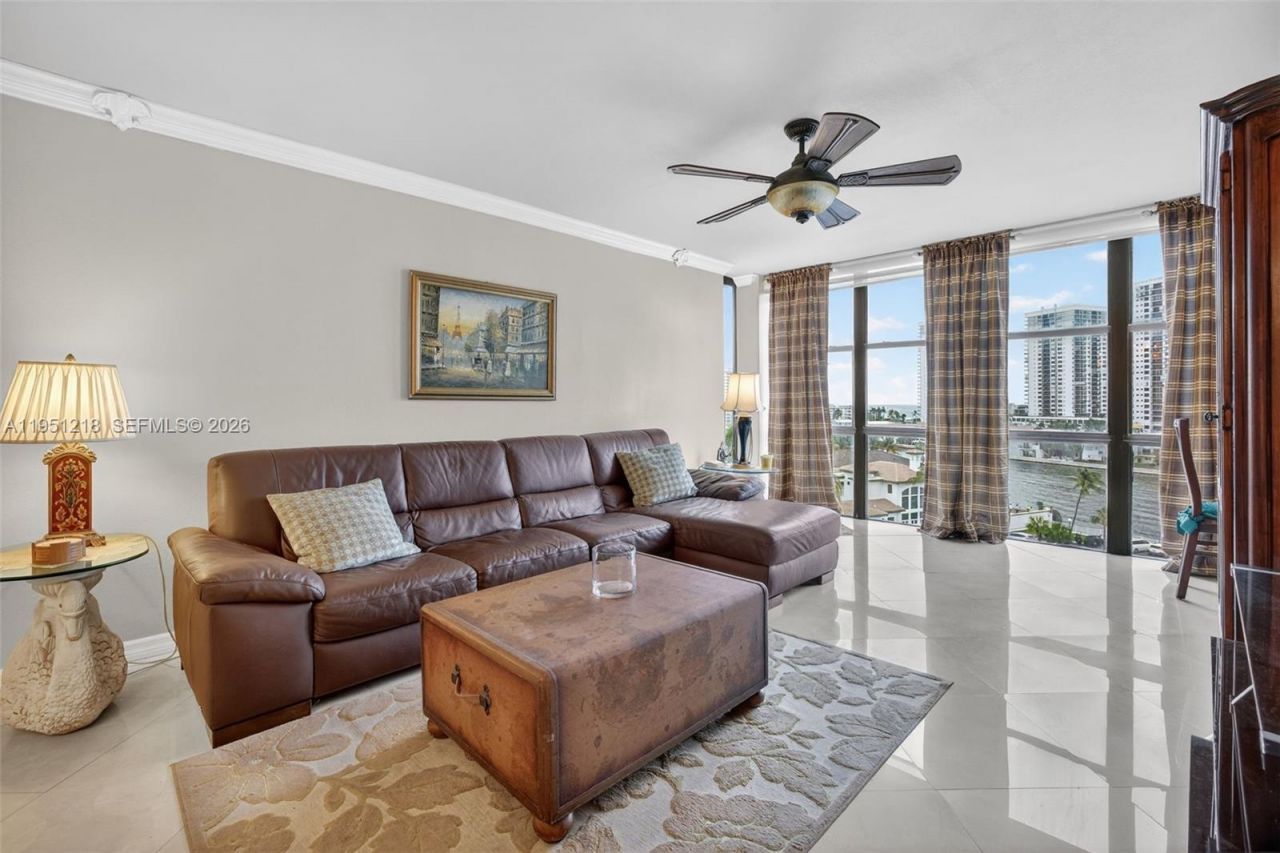 1000 Parkview Dr, Unit 806, Hallandale Beach, FL 33009 Photo