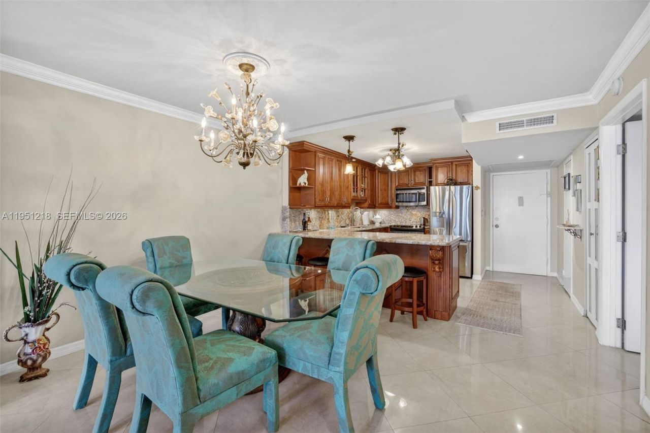 1000 Parkview Dr, Unit 806, Hallandale Beach, FL 33009 Photo