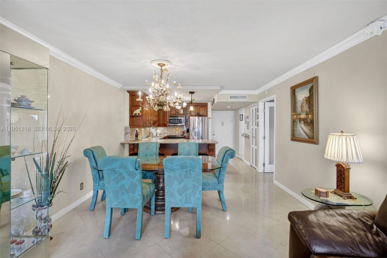 1000 Parkview Dr, Unit 806, Hallandale Beach, FL 33009 Photo