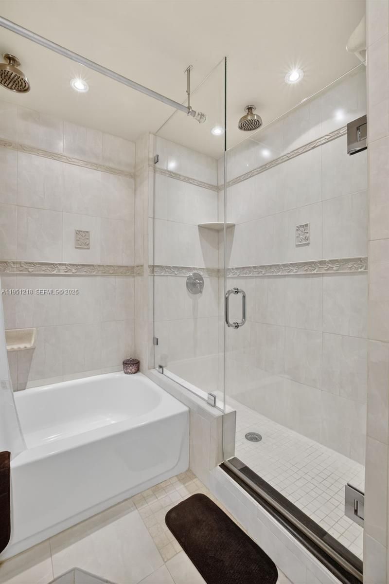 1000 Parkview Dr, Unit 806, Hallandale Beach, FL 33009 Photo