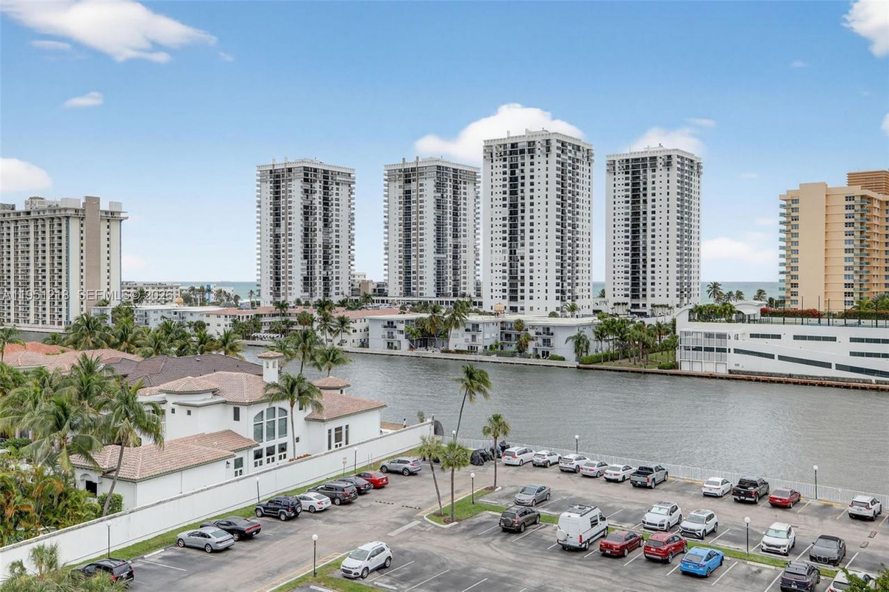 1000 Parkview Dr, Unit 806, Hallandale Beach, FL 33009 Photo