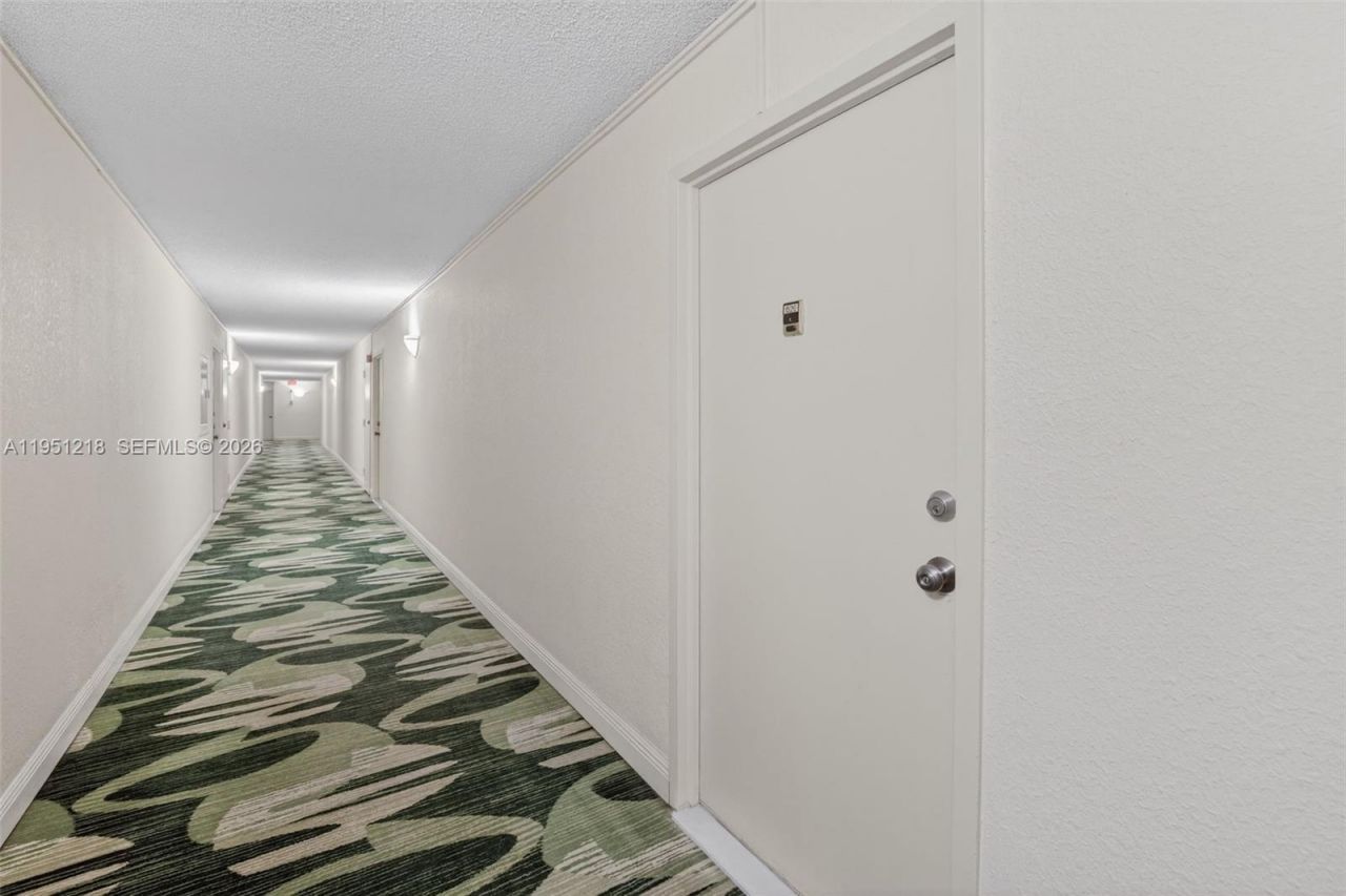 1000 Parkview Dr, Unit 806, Hallandale Beach, FL 33009 Photo