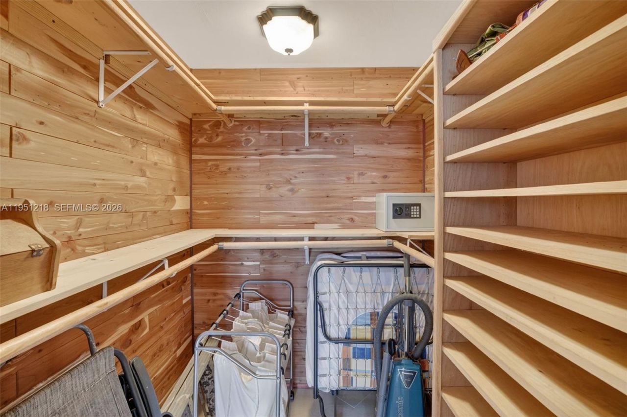 1000 Parkview Dr, Unit 806, Hallandale Beach, FL 33009 Photo