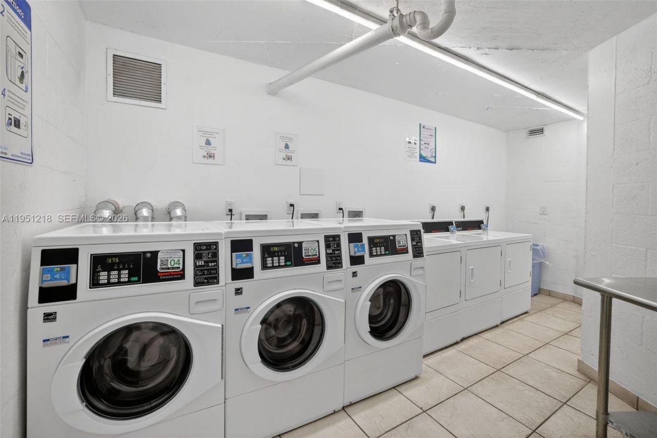 1000 Parkview Dr, Unit 806, Hallandale Beach, FL 33009 Photo