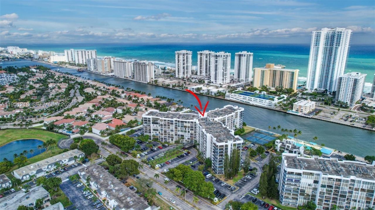 1000 Parkview Dr, Unit 806, Hallandale Beach, FL 33009 Photo