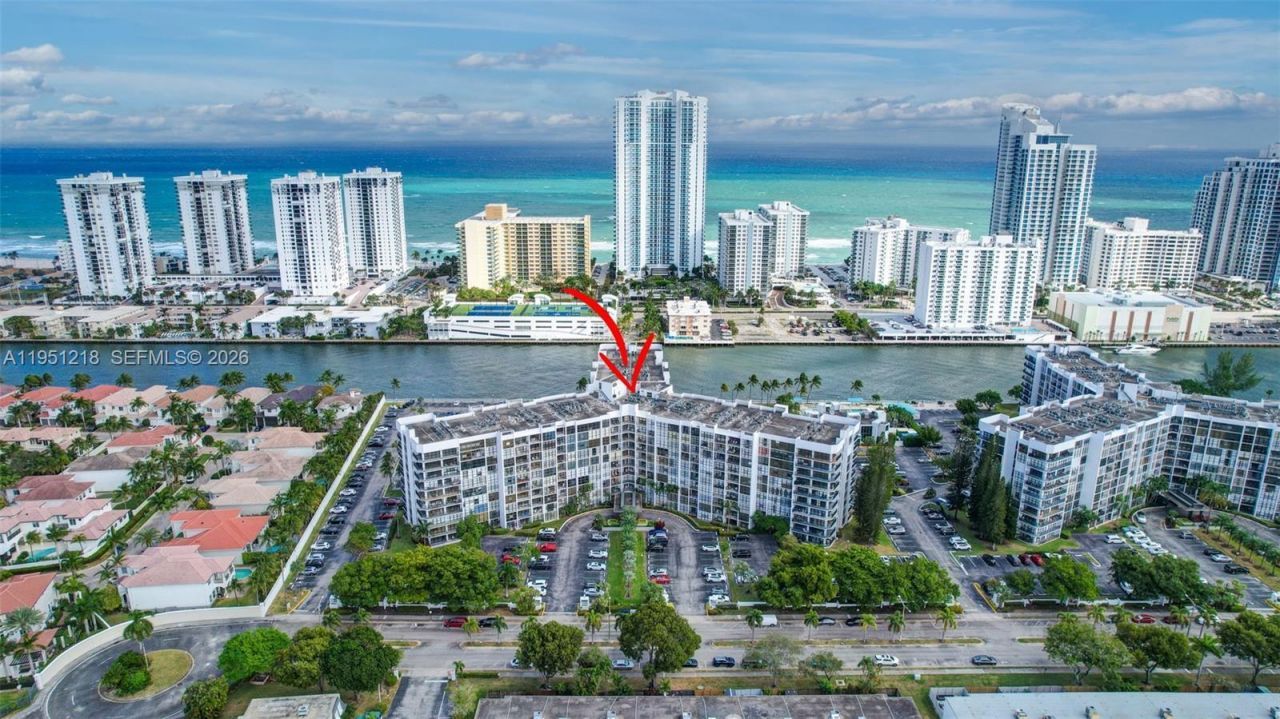 1000 Parkview Dr, Unit 806, Hallandale Beach, FL 33009 Photo