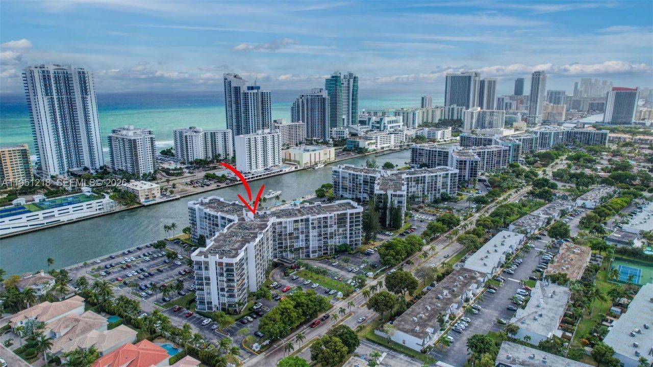 1000 Parkview Dr, Unit 806, Hallandale Beach, FL 33009 Photo