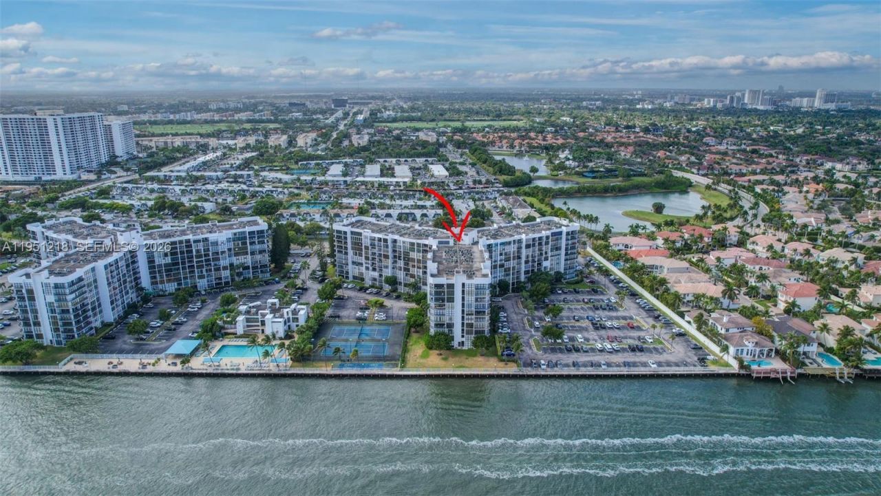 1000 Parkview Dr, Unit 806, Hallandale Beach, FL 33009 Photo