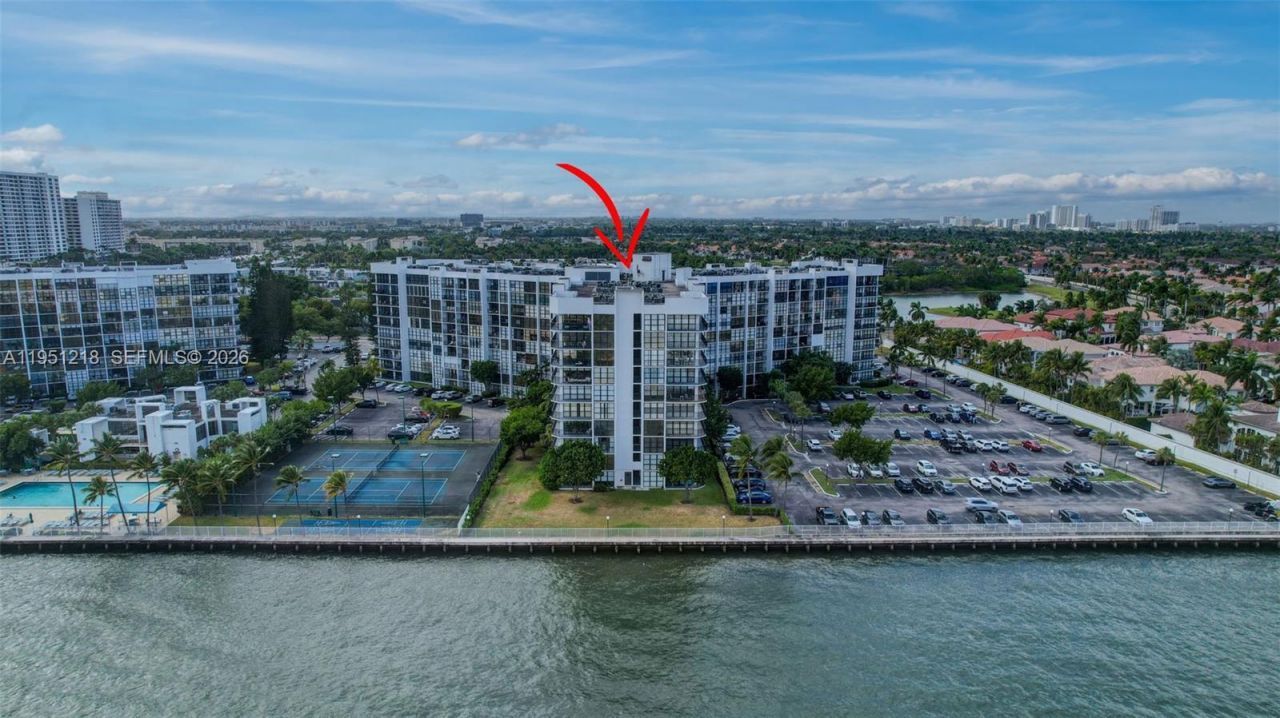 1000 Parkview Dr, Unit 806, Hallandale Beach, FL 33009 Photo