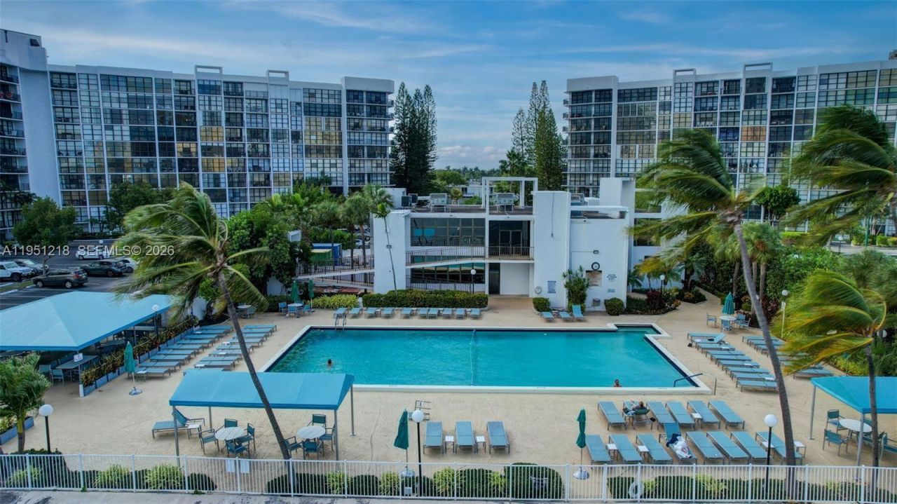 1000 Parkview Dr, Unit 806, Hallandale Beach, FL 33009 Photo