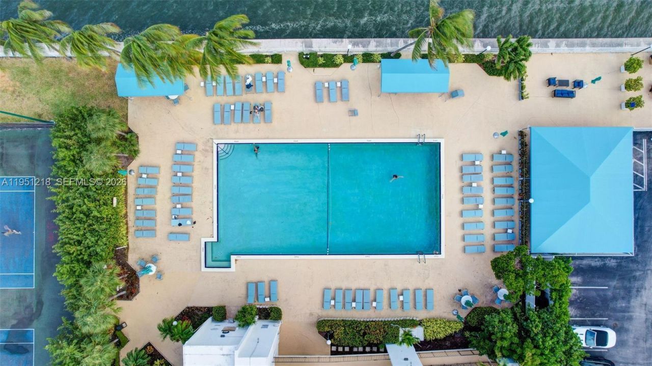 1000 Parkview Dr, Unit 806, Hallandale Beach, FL 33009 Photo