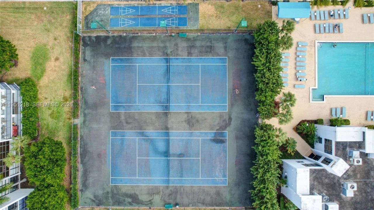 1000 Parkview Dr, Unit 806, Hallandale Beach, FL 33009 Photo