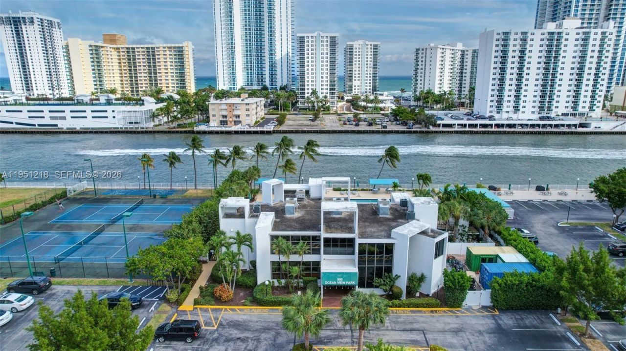 1000 Parkview Dr, Unit 806, Hallandale Beach, FL 33009 Photo