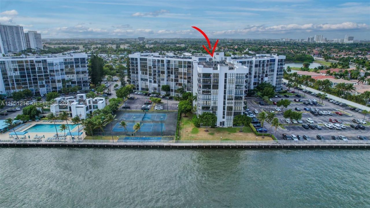 1000 Parkview Dr, Unit 806, Hallandale Beach, FL 33009 Photo