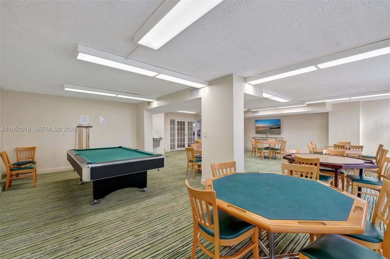 1000 Parkview Dr, Unit 806, Hallandale Beach, FL 33009 Photo