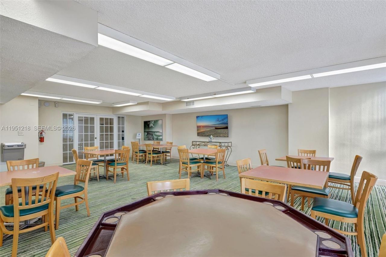 1000 Parkview Dr, Unit 806, Hallandale Beach, FL 33009 Photo