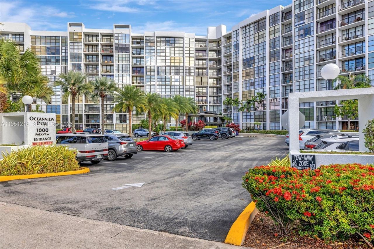 1000 Parkview Dr, Unit 806, Hallandale Beach, FL 33009 Photo