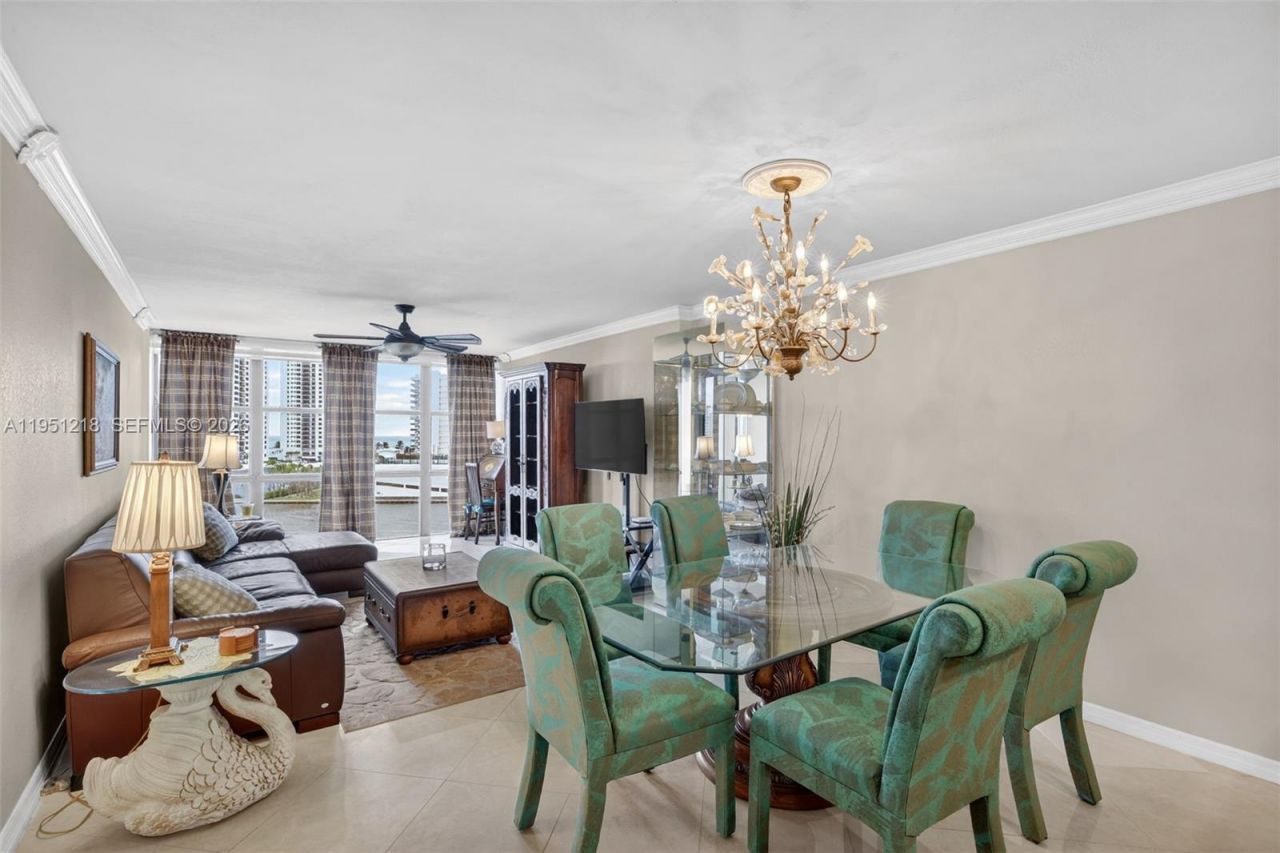1000 Parkview Dr, Unit 806, Hallandale Beach, FL 33009 Photo