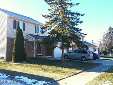 70 Larchwood Drive, Troy, MI 48083