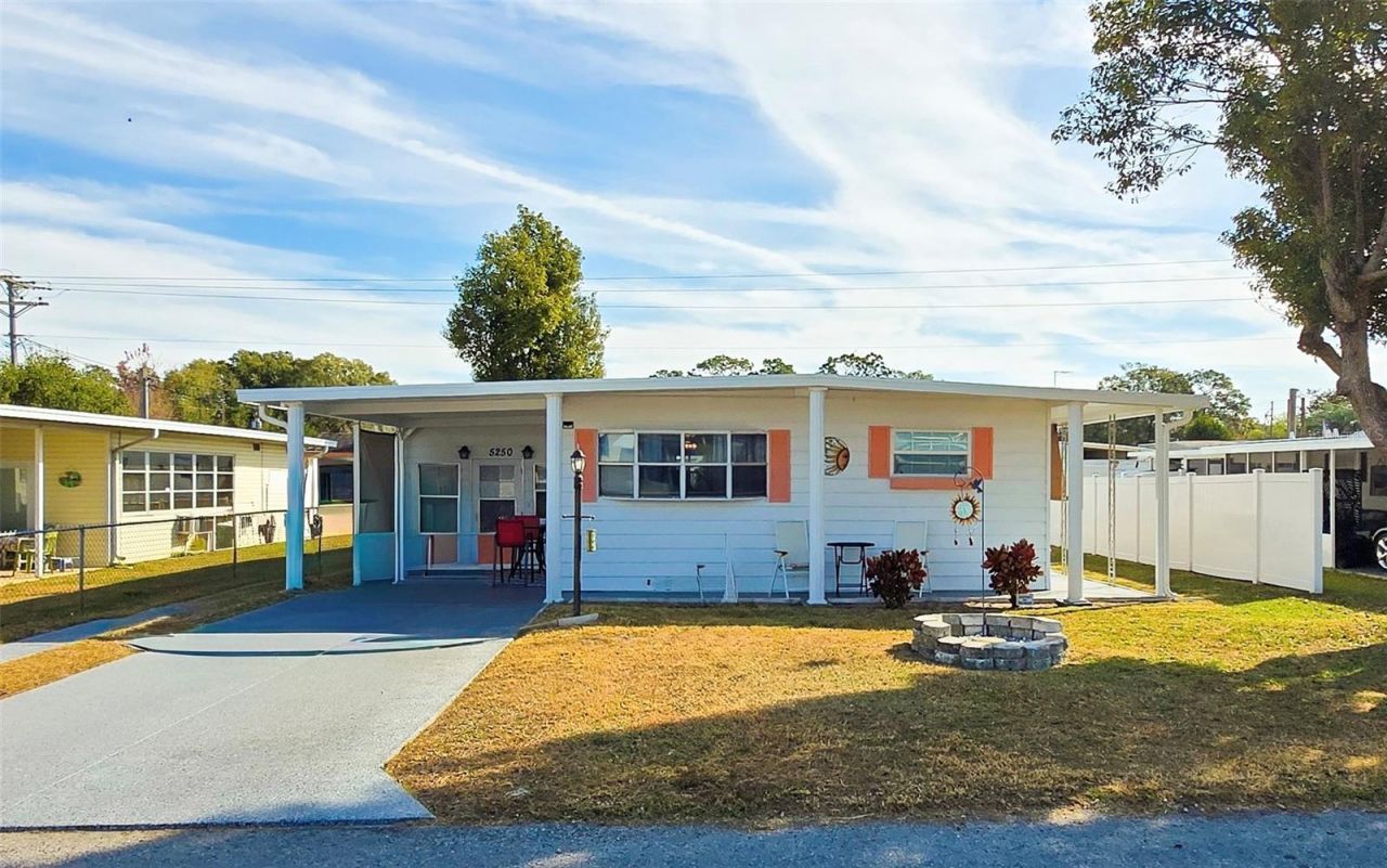 5250 Betmar Drive, Zephyrhills, FL 33542 Main Photo