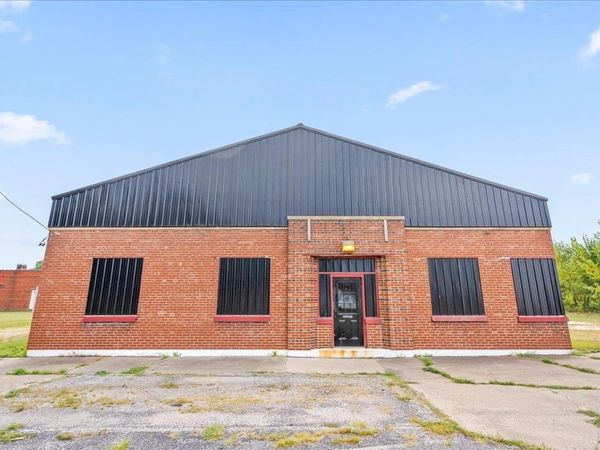 106 E 9 Street, Waterloo, IA 50703