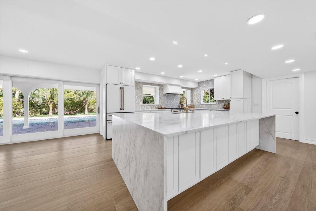 37 E High Point Road, Sewalls Point, FL 34996 Photo