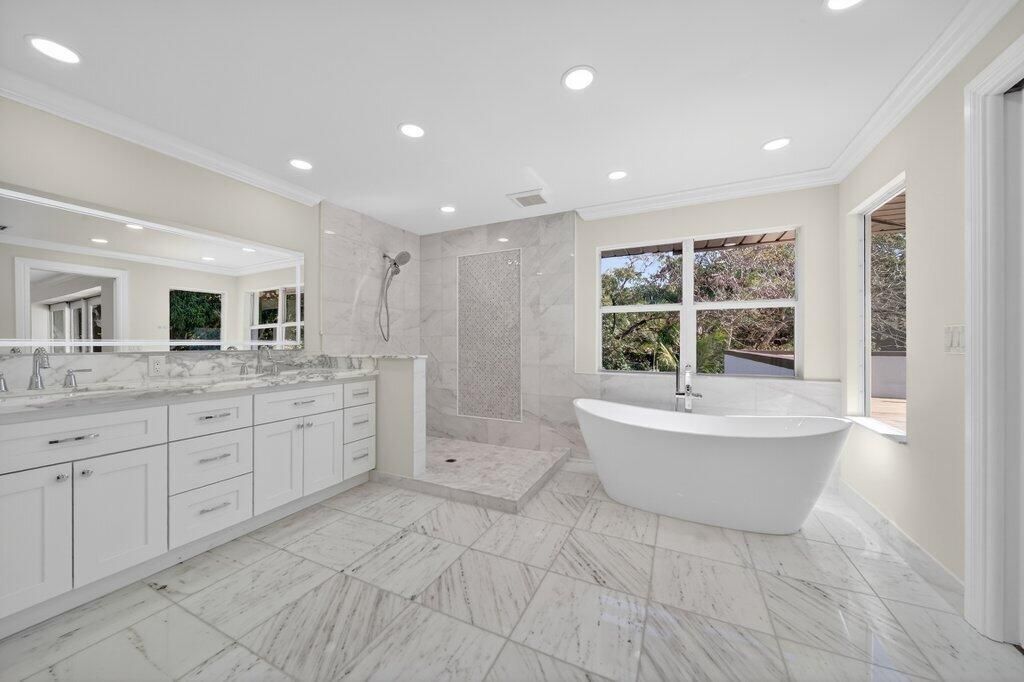 37 E High Point Road, Sewalls Point, FL 34996 Photo