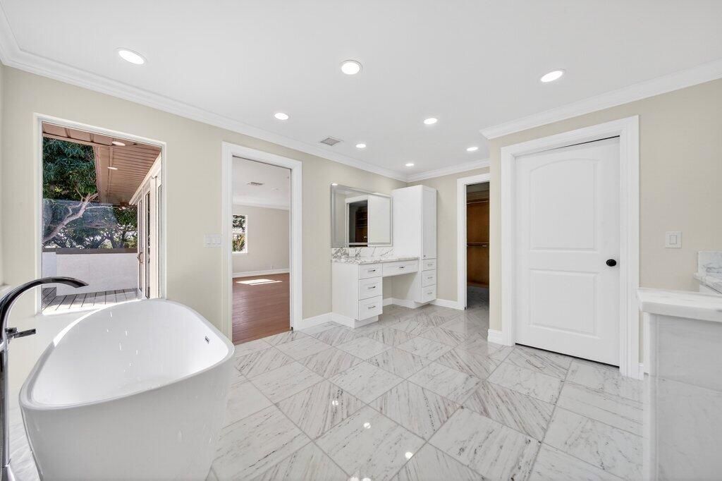 37 E High Point Road, Sewalls Point, FL 34996 Photo