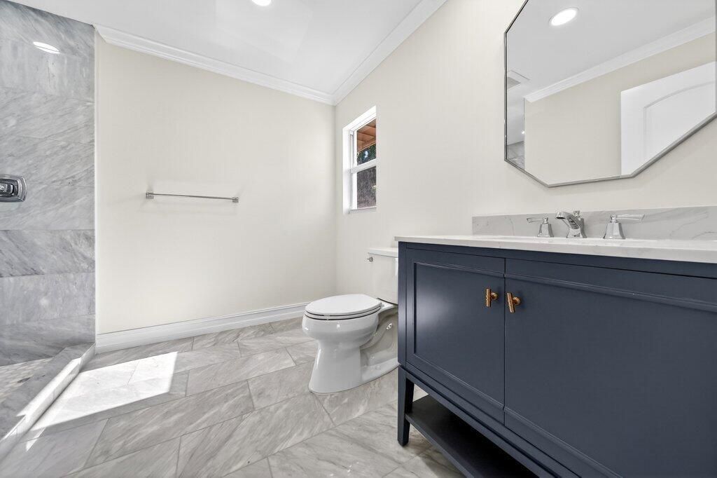 37 E High Point Road, Sewalls Point, FL 34996 Photo