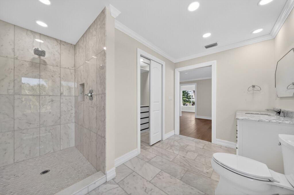 37 E High Point Road, Sewalls Point, FL 34996 Photo