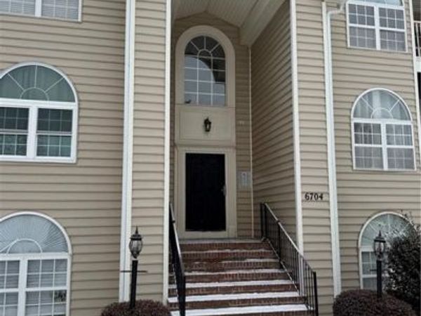 6704 W Friendly Avenue, Unit 4E, Greensboro, NC 27410