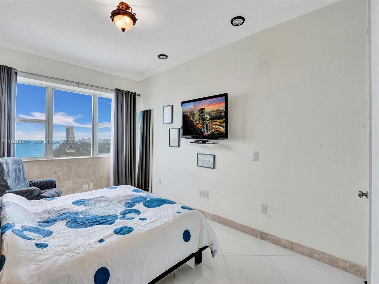 3180 S Ocean Dr, Unit 1709, Hallandale Beach, FL 33009 Photo
