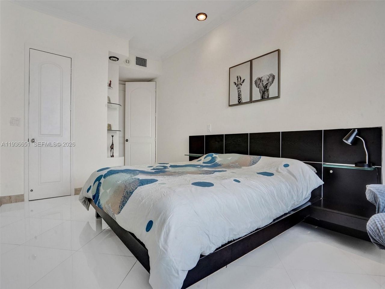 3180 S Ocean Dr, Unit 1709, Hallandale Beach, FL 33009 Photo