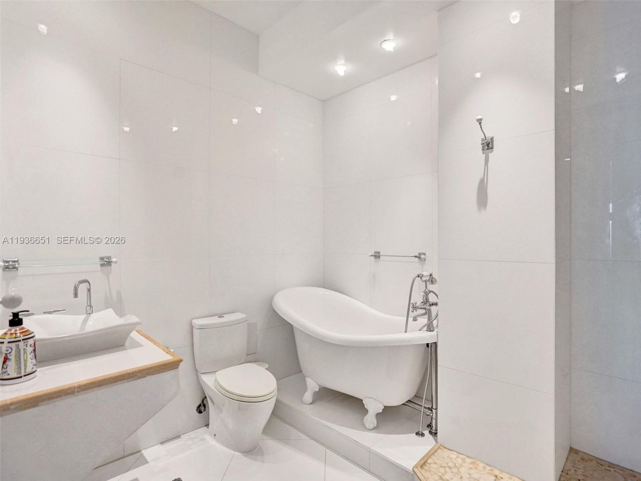 3180 S Ocean Dr, Unit 1709, Hallandale Beach, FL 33009 Photo