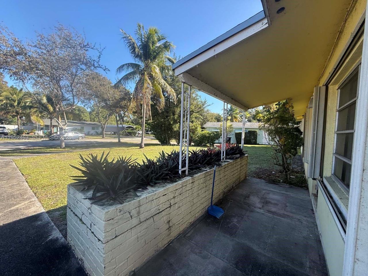 1870 NE 154th Ter, North Miami Beach, FL 33162 Photo