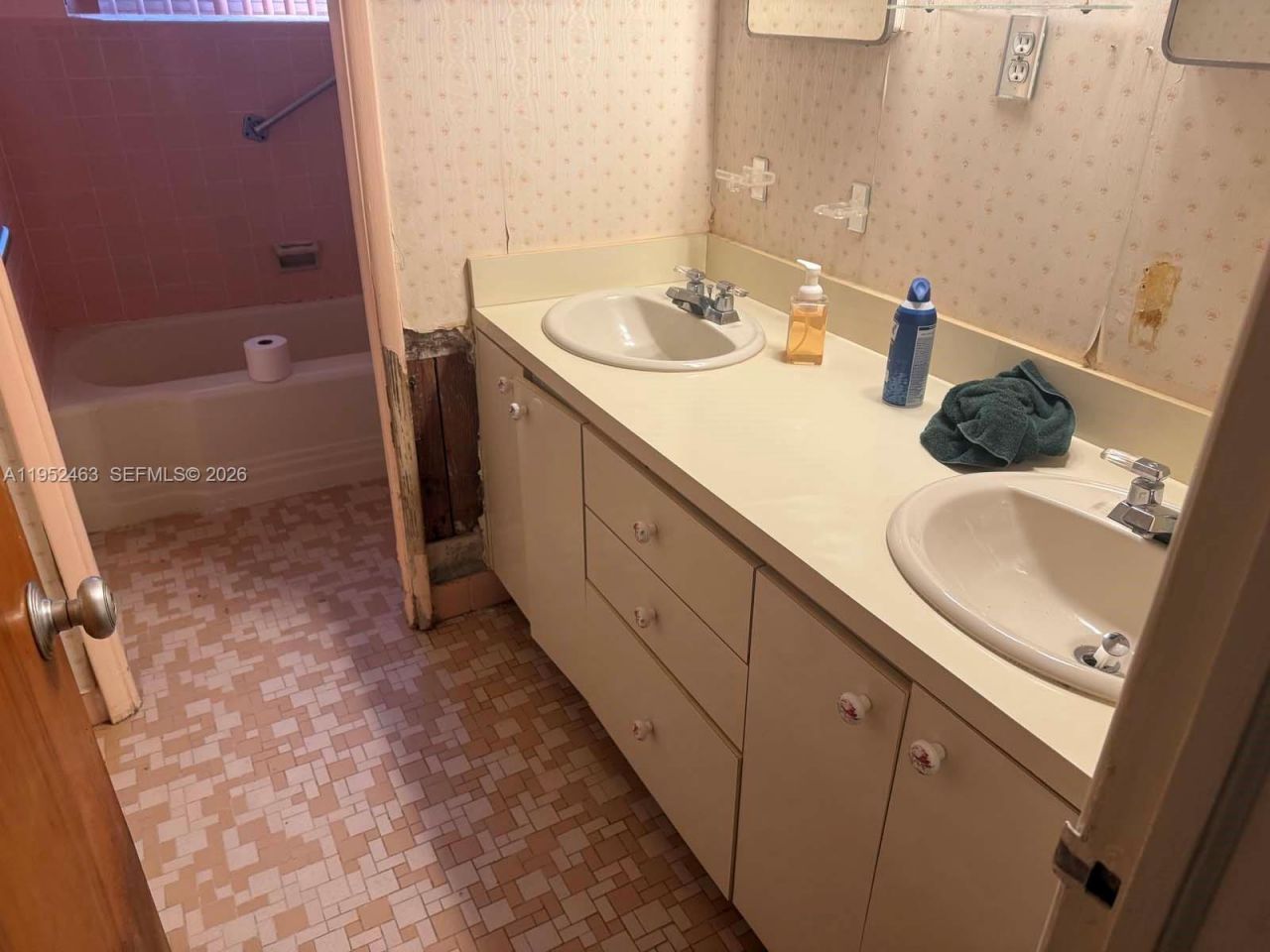 1870 NE 154th Ter, North Miami Beach, FL 33162 Photo