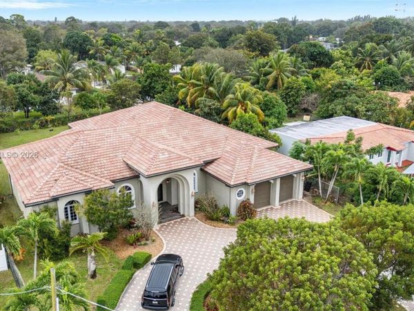 14781 S River Dr, Miami, FL 33167