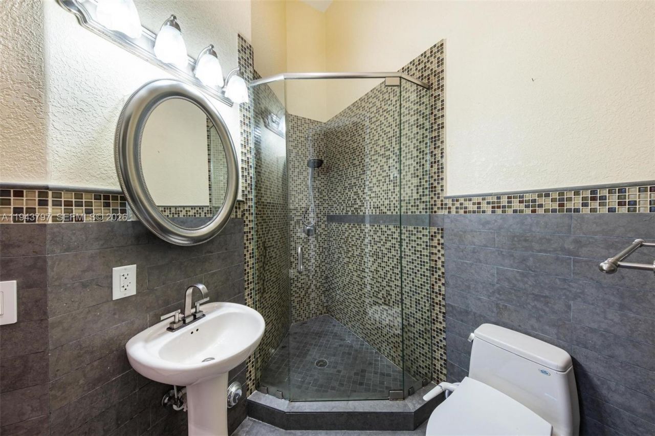 14781 S River Dr, Miami, FL 33167 Photo