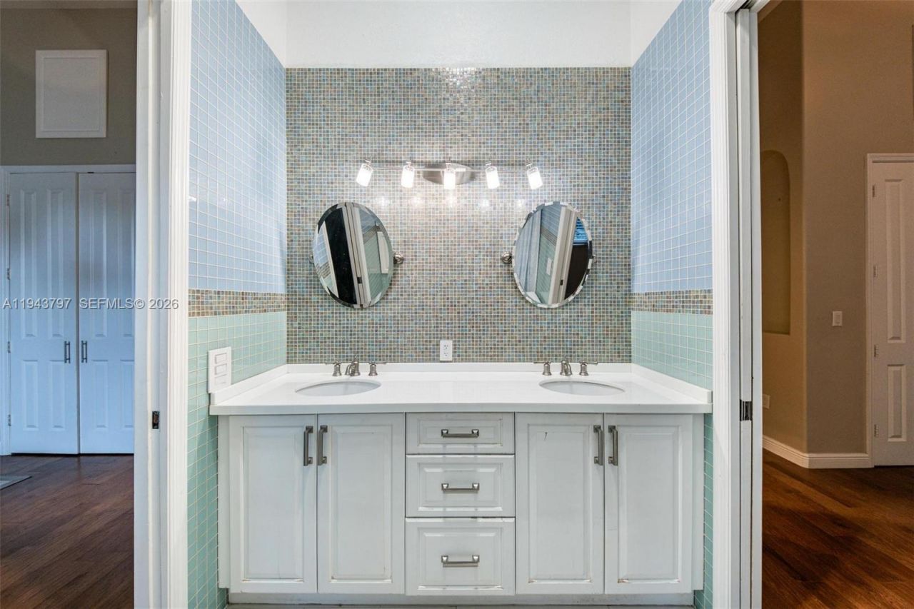 14781 S River Dr, Miami, FL 33167 Photo