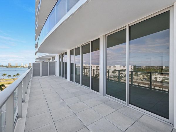 220 Lake Shore Drive, Unit 709, West Palm Beach, FL 33403