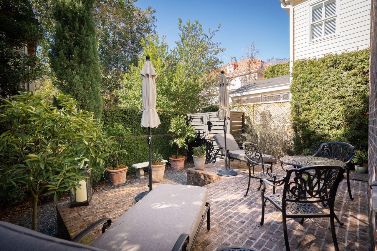 15 Elizabeth Street Photo 16