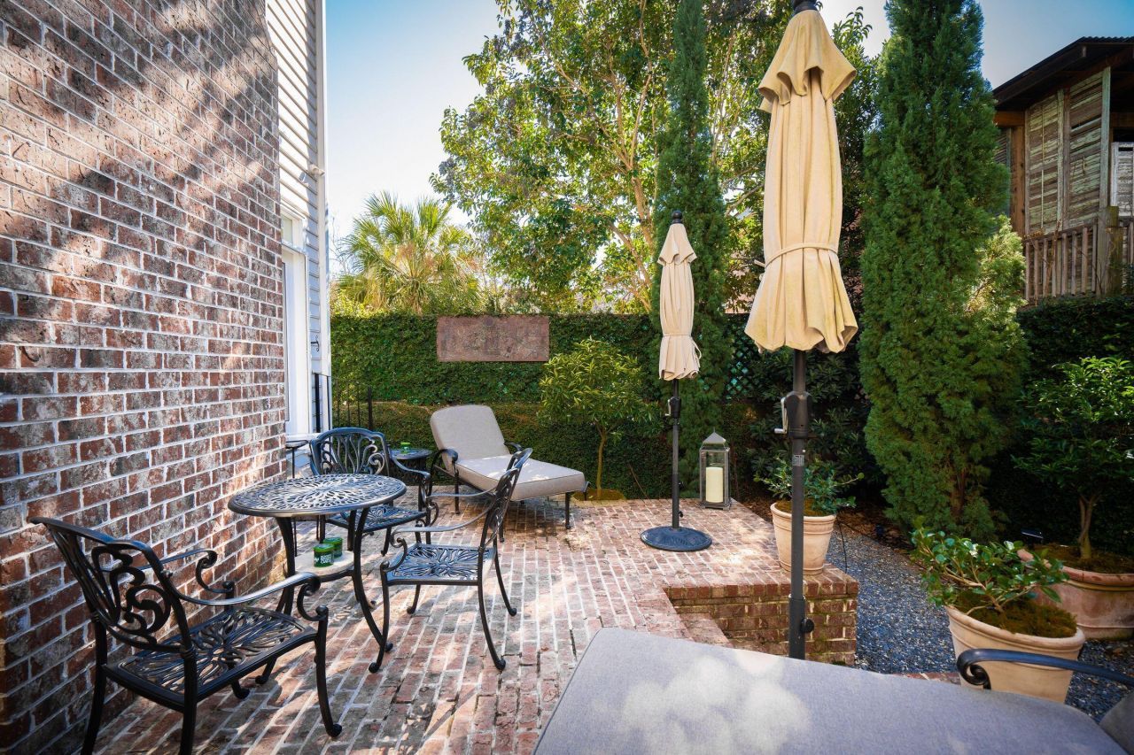 15 Elizabeth Street Photo 17