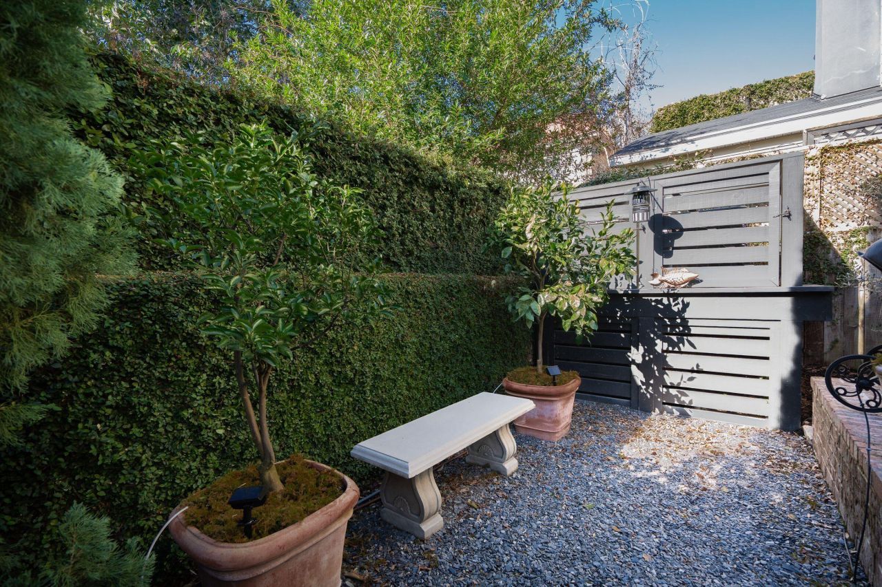 15 Elizabeth Street Photo 19