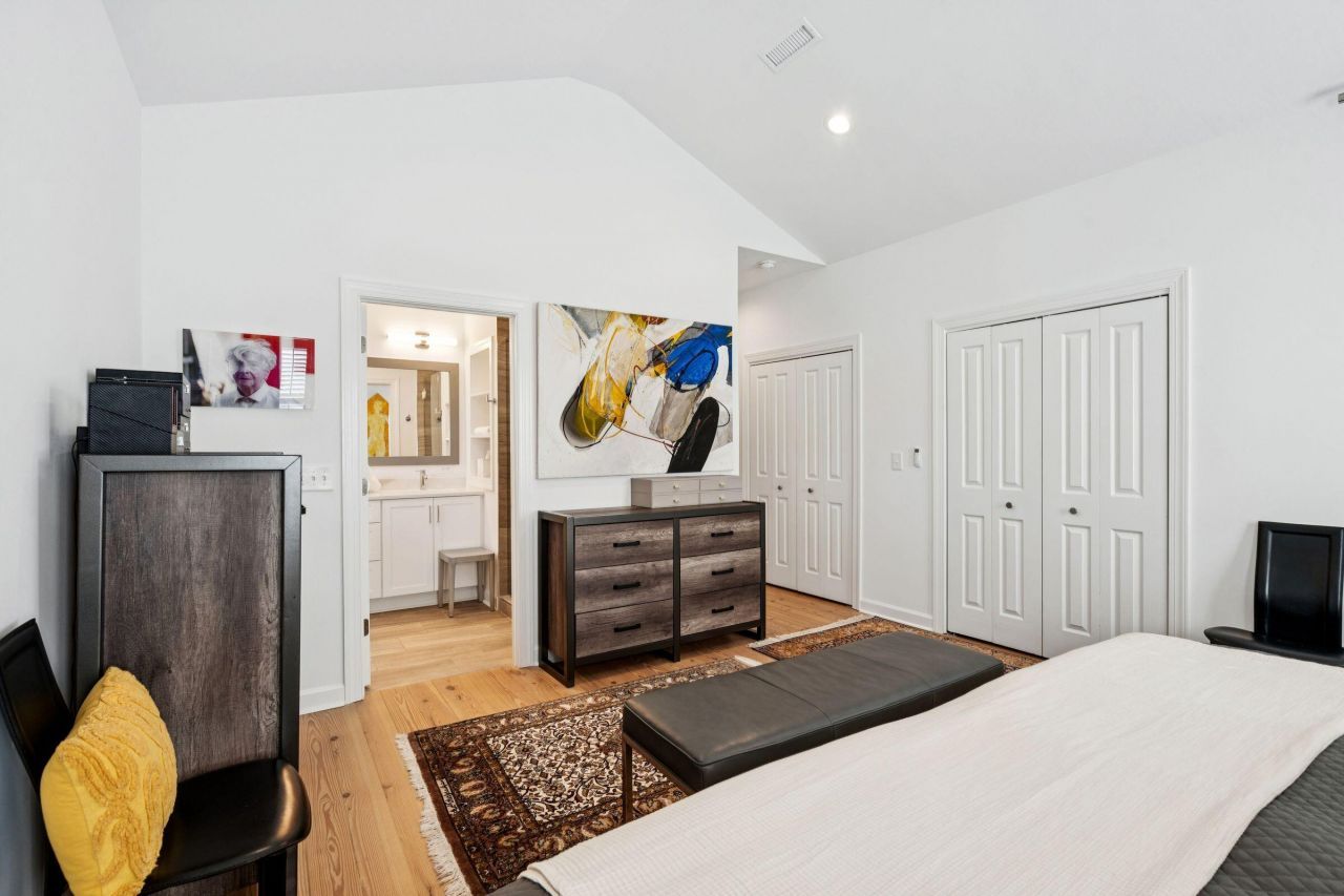 15 Elizabeth Street Photo 21