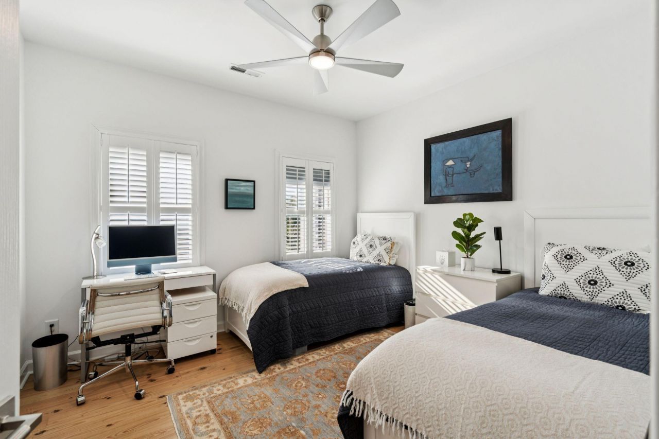 15 Elizabeth Street Photo 26