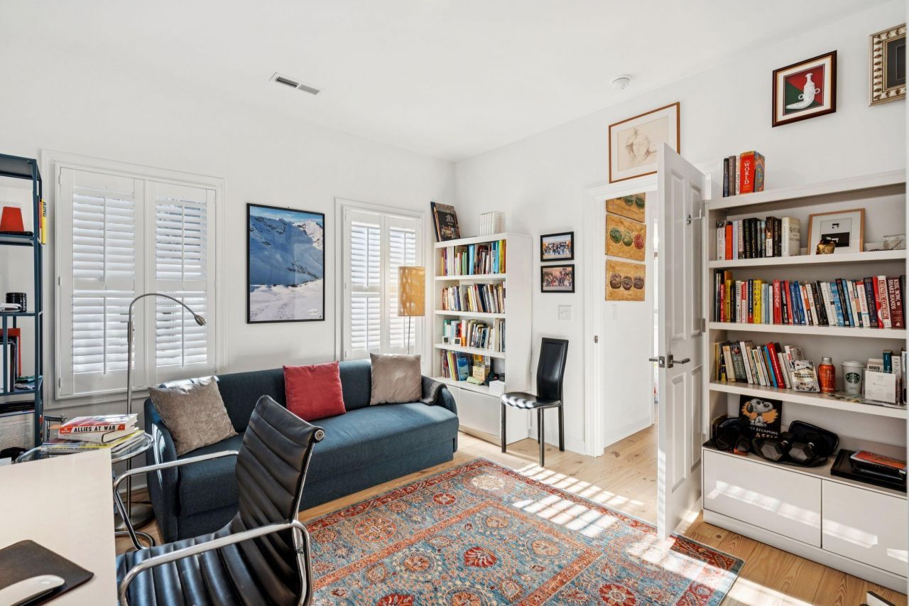 15 Elizabeth Street Photo 32