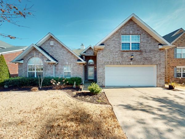 5042 Saint Ives Dr, Murfreesboro, TN 37128